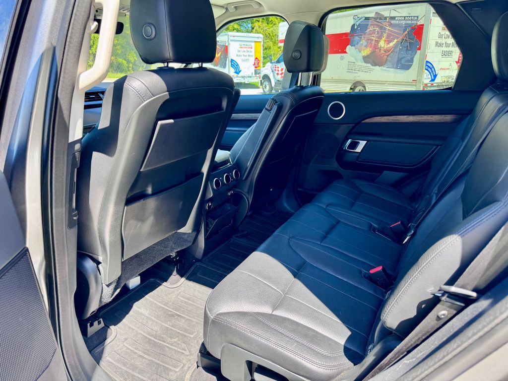 2017 Land Rover Discovery HSE photo