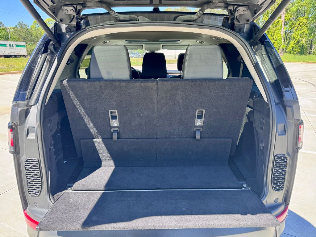 2017 Land Rover Discovery HSE photo