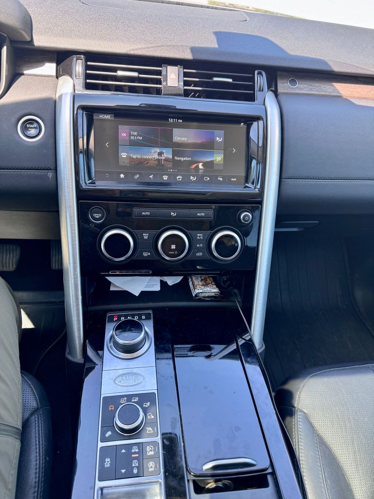 2017 Land Rover Discovery HSE photo