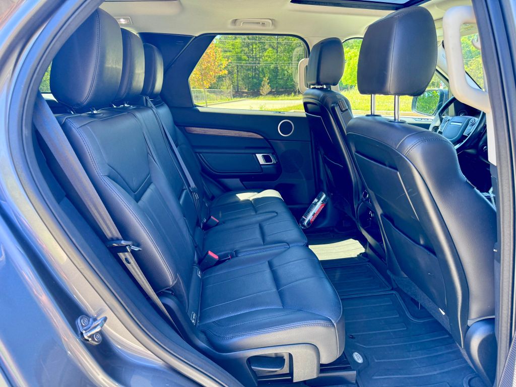 2017 Land Rover Discovery HSE photo