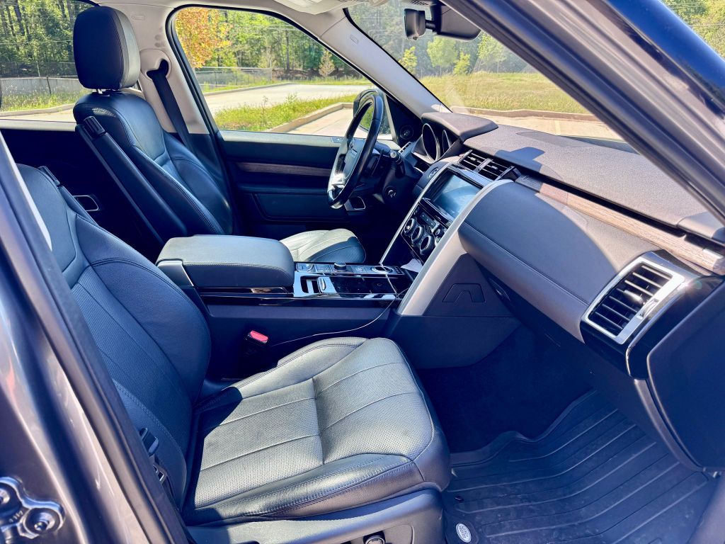 2017 Land Rover Discovery HSE photo