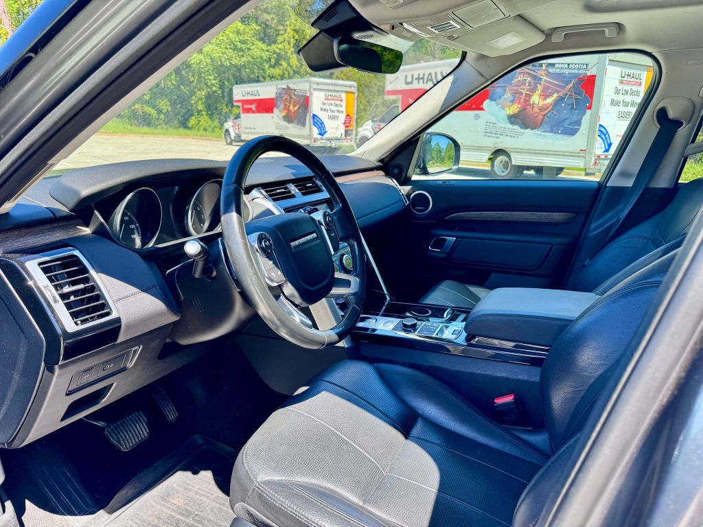 2017 Land Rover Discovery HSE photo