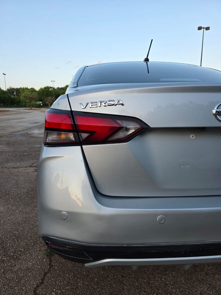 2020 Nissan Versa S photo