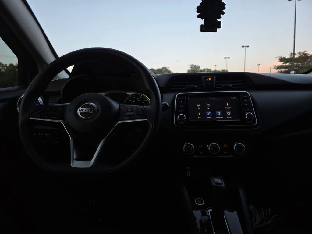 2020 Nissan Versa S photo