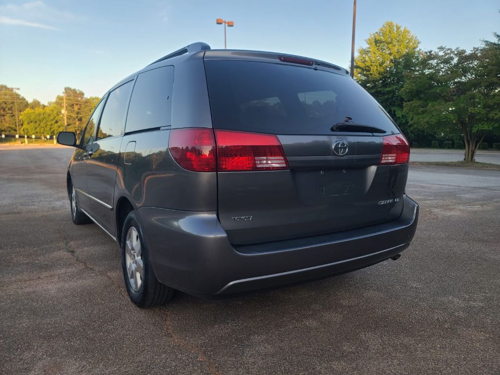 2004 Toyota Sienna CE 7 Passenger photo