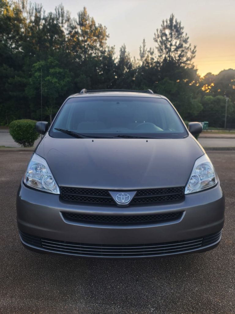 2004 Toyota Sienna CE 7 Passenger photo