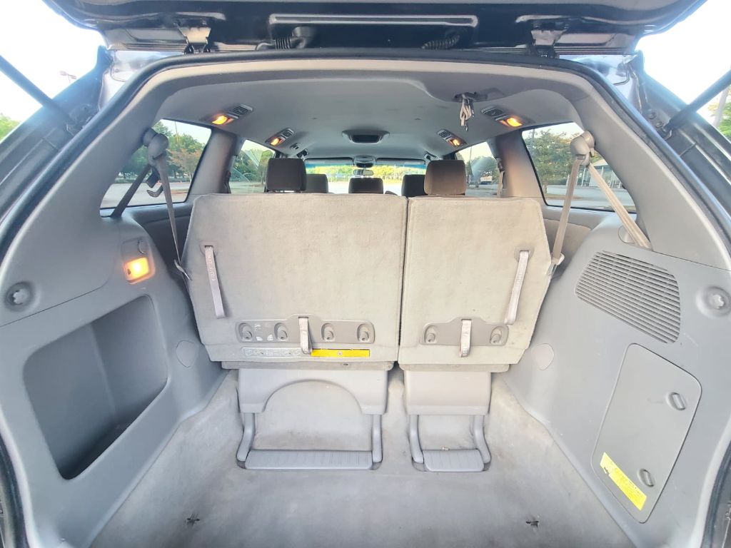 2004 Toyota Sienna CE 7 Passenger photo