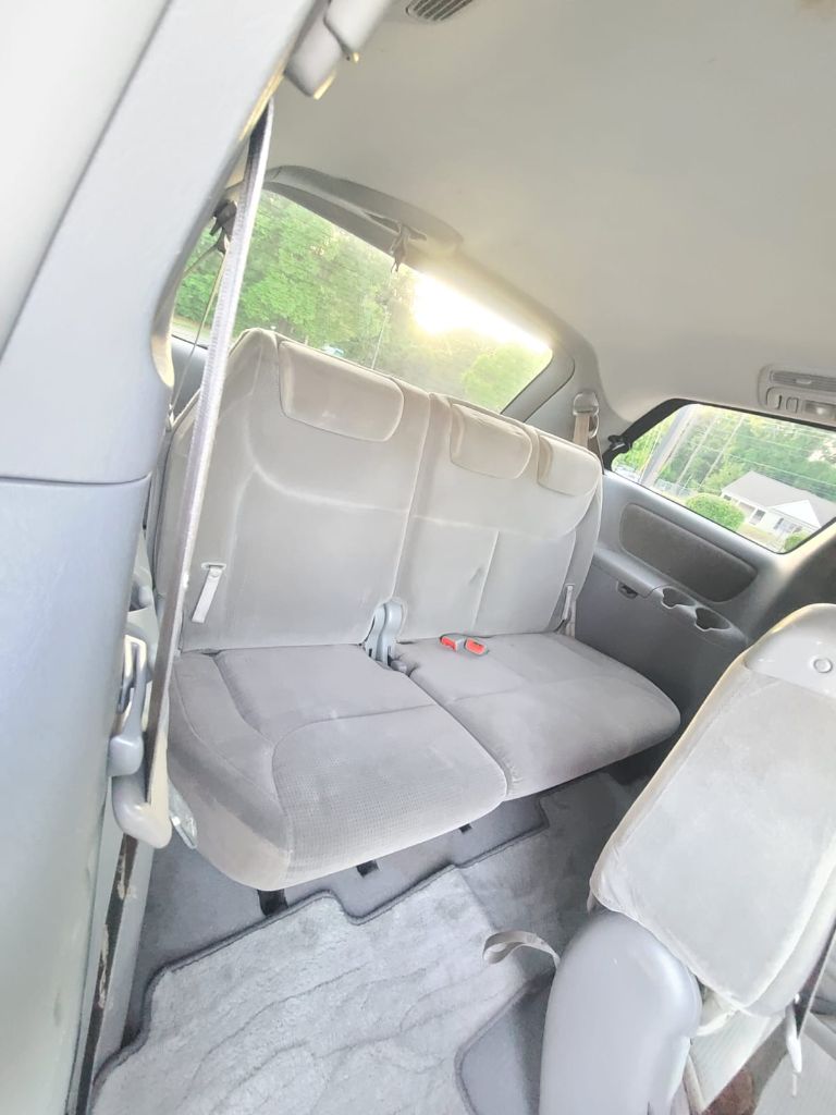 2004 Toyota Sienna CE 7 Passenger photo