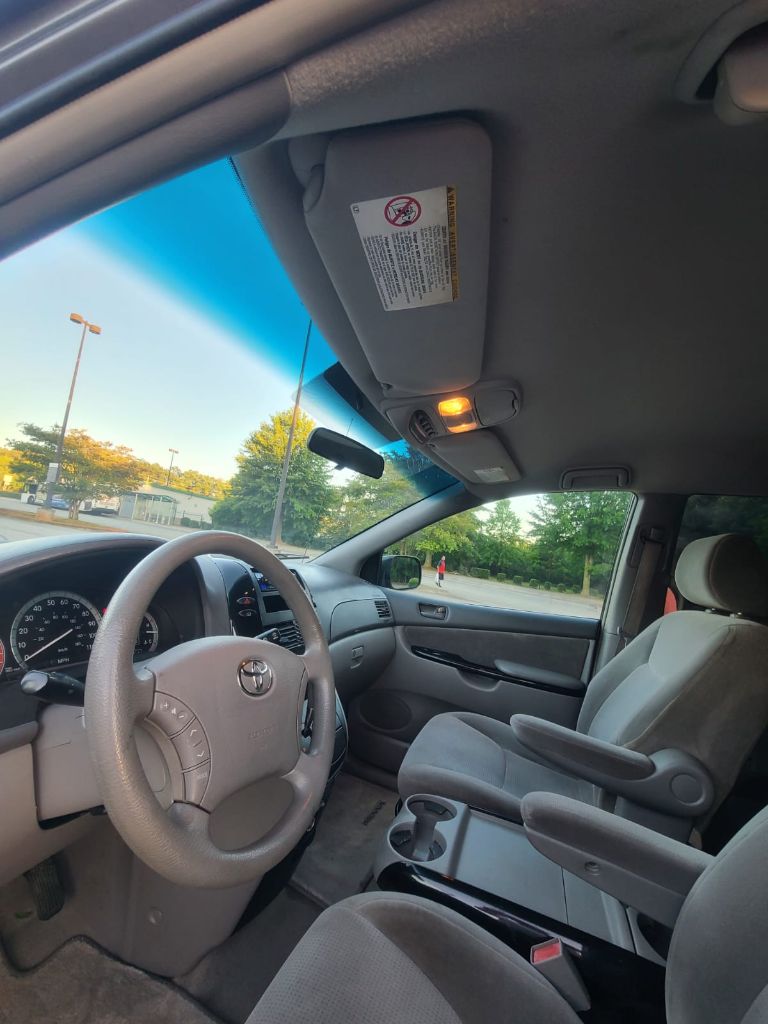 2004 Toyota Sienna CE 7 Passenger photo