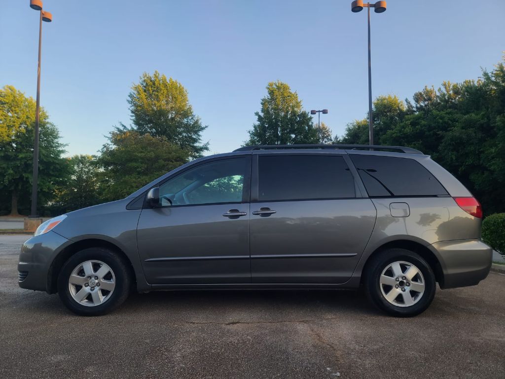 2004 Toyota Sienna CE 7 Passenger photo
