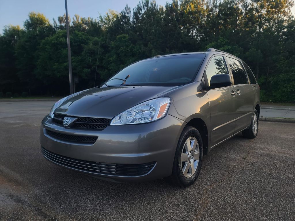 2004 Toyota Sienna CE 7 Passenger photo