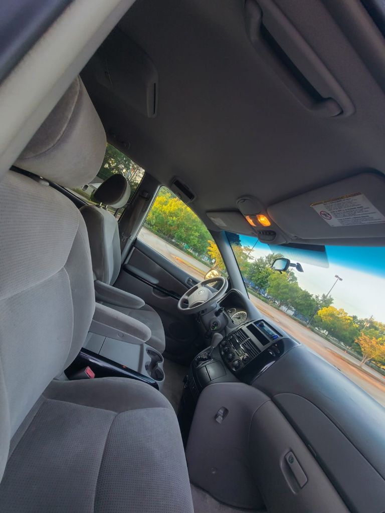 2004 Toyota Sienna CE 7 Passenger photo