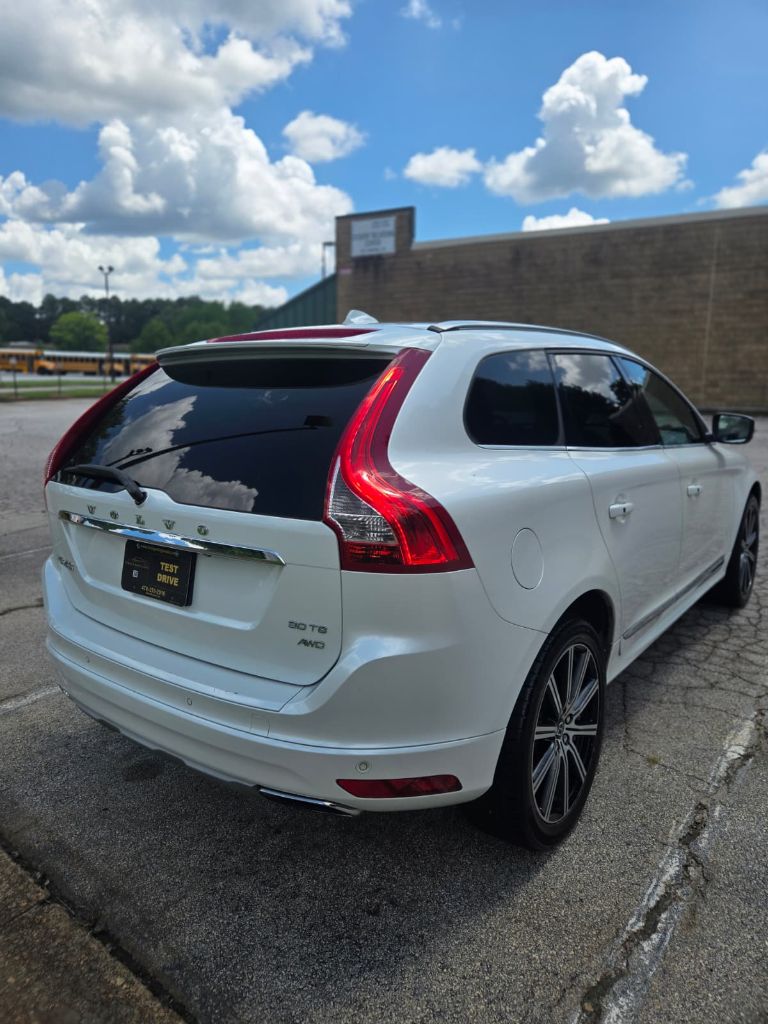 2016 Volvo XC60 - $10,500