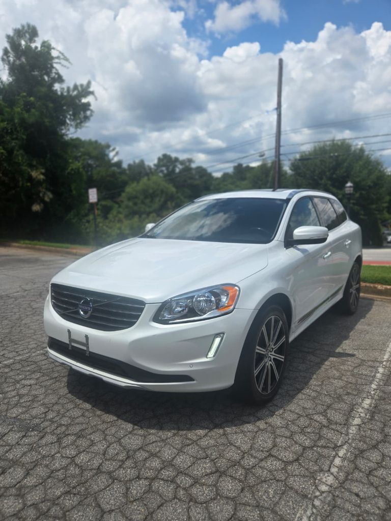 2016 Volvo XC60 - $10,500