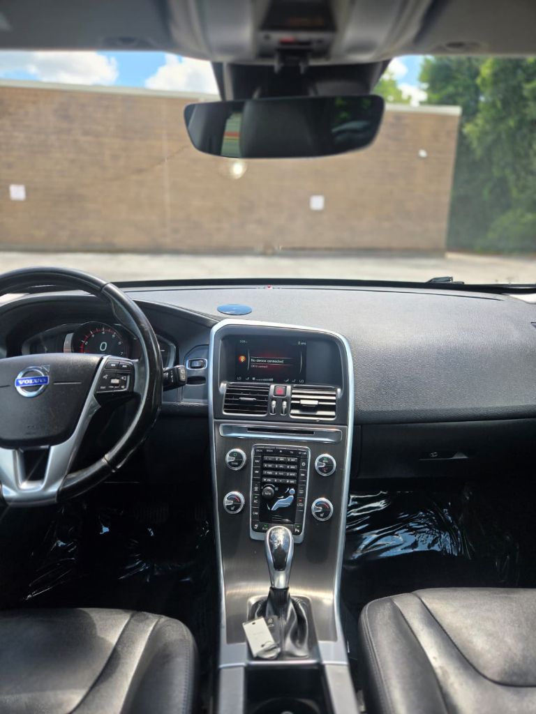 2016 Volvo XC60 - $10,500