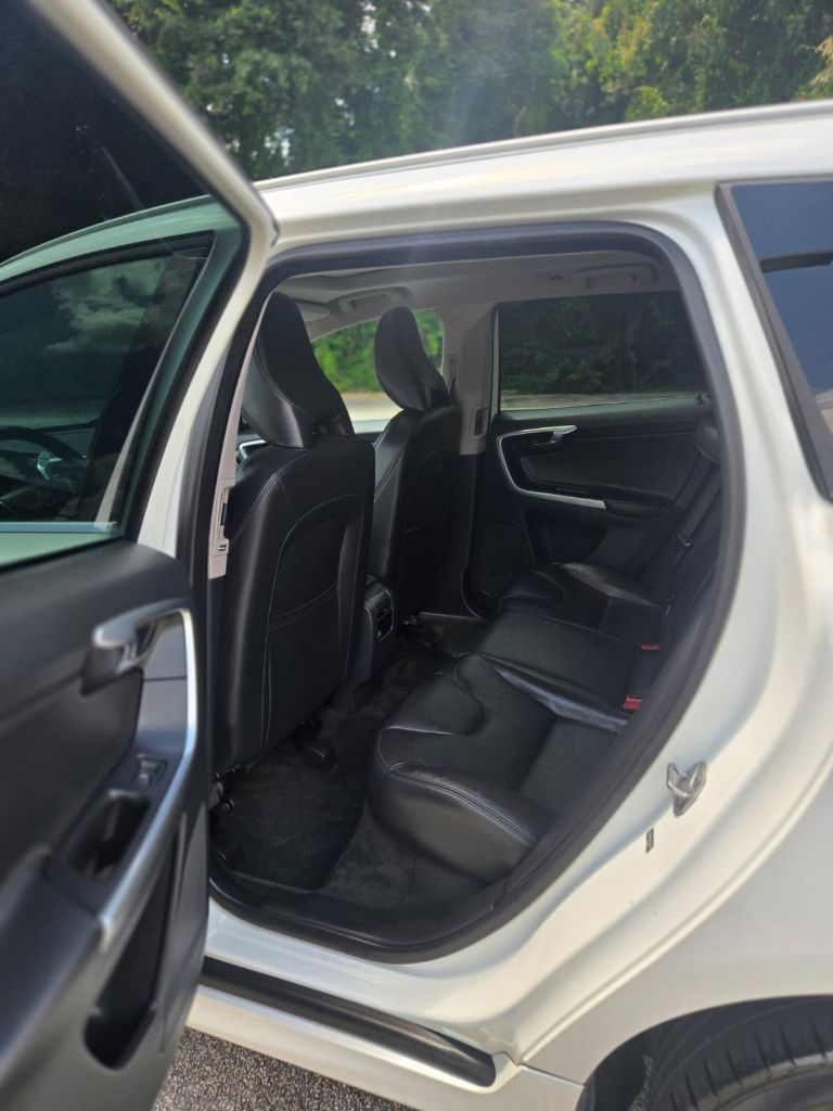 2016 Volvo XC60 - $10,500