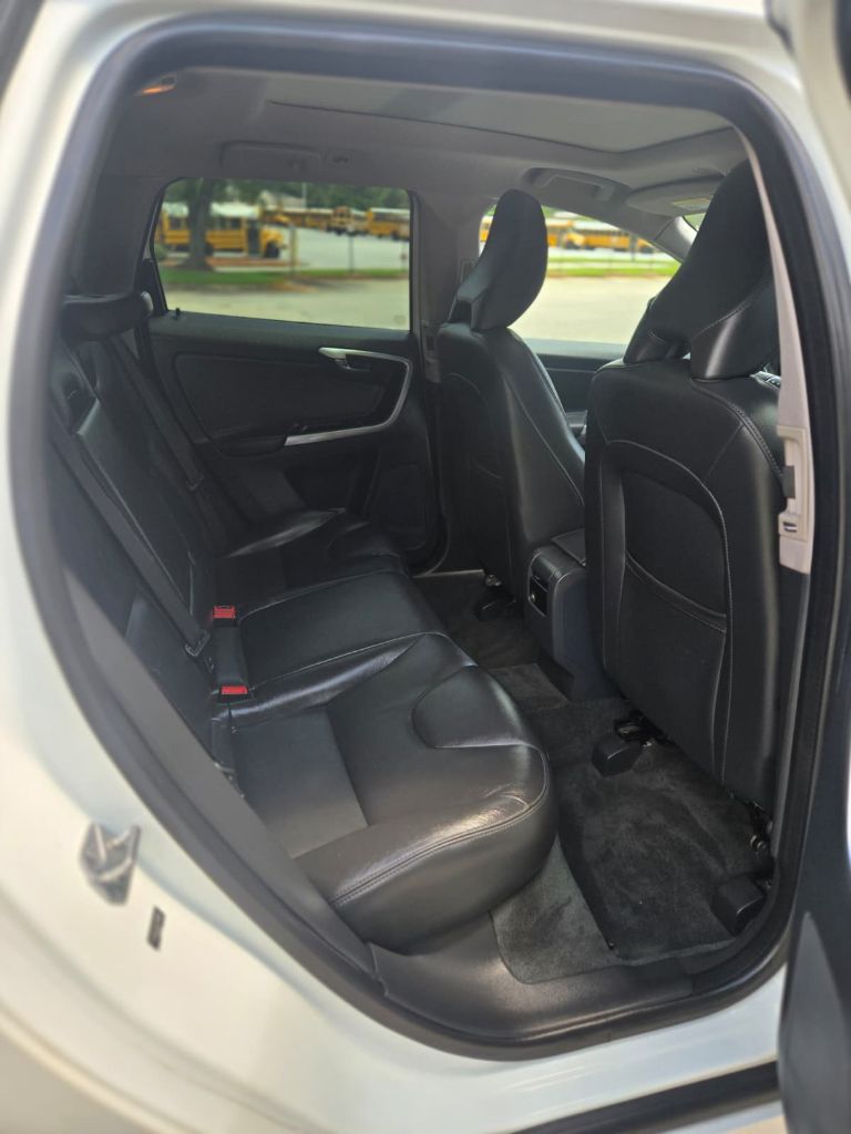 2016 Volvo XC60 - $10,500