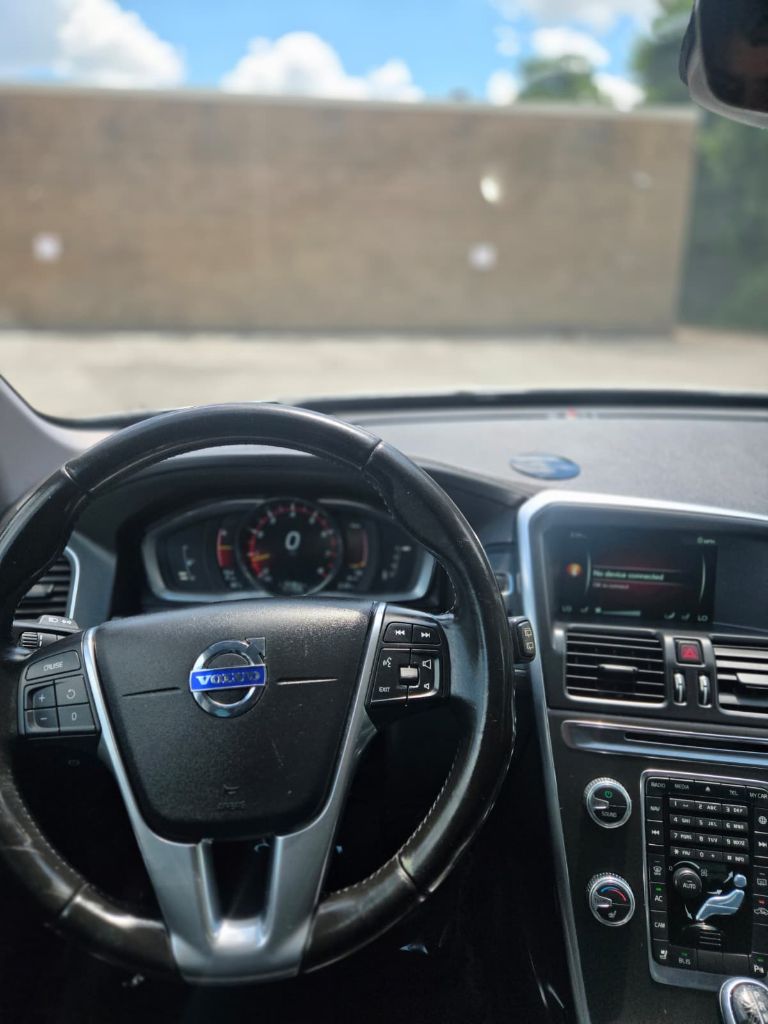 2016 Volvo XC60 - $10,500