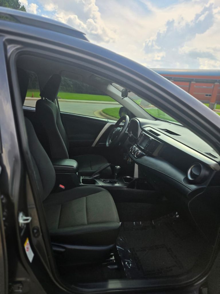 2018 Toyota RAV4 - $11,500