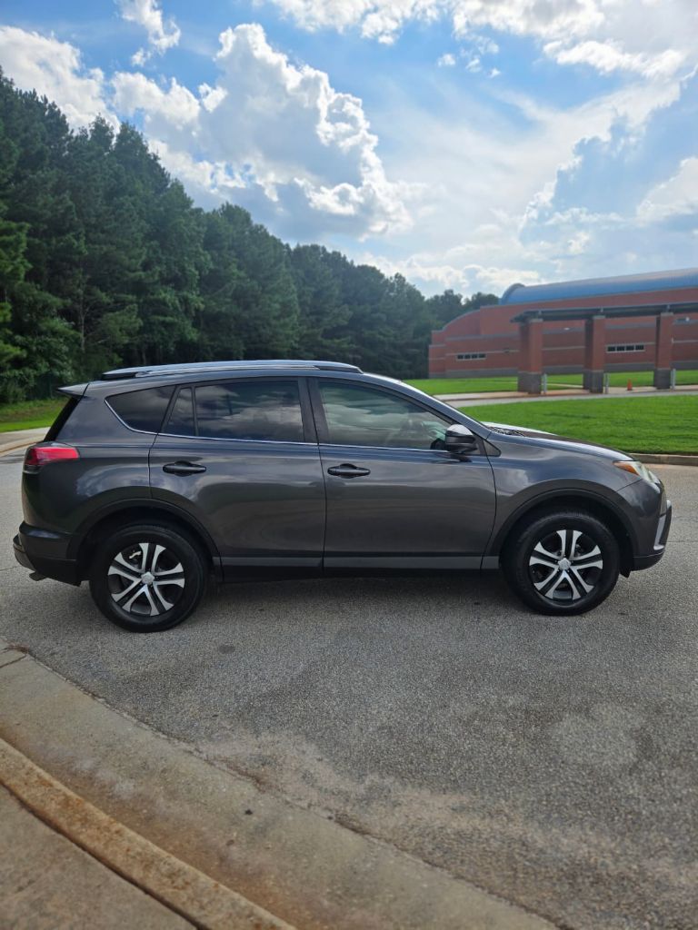 2018 Toyota RAV4 - $11,500