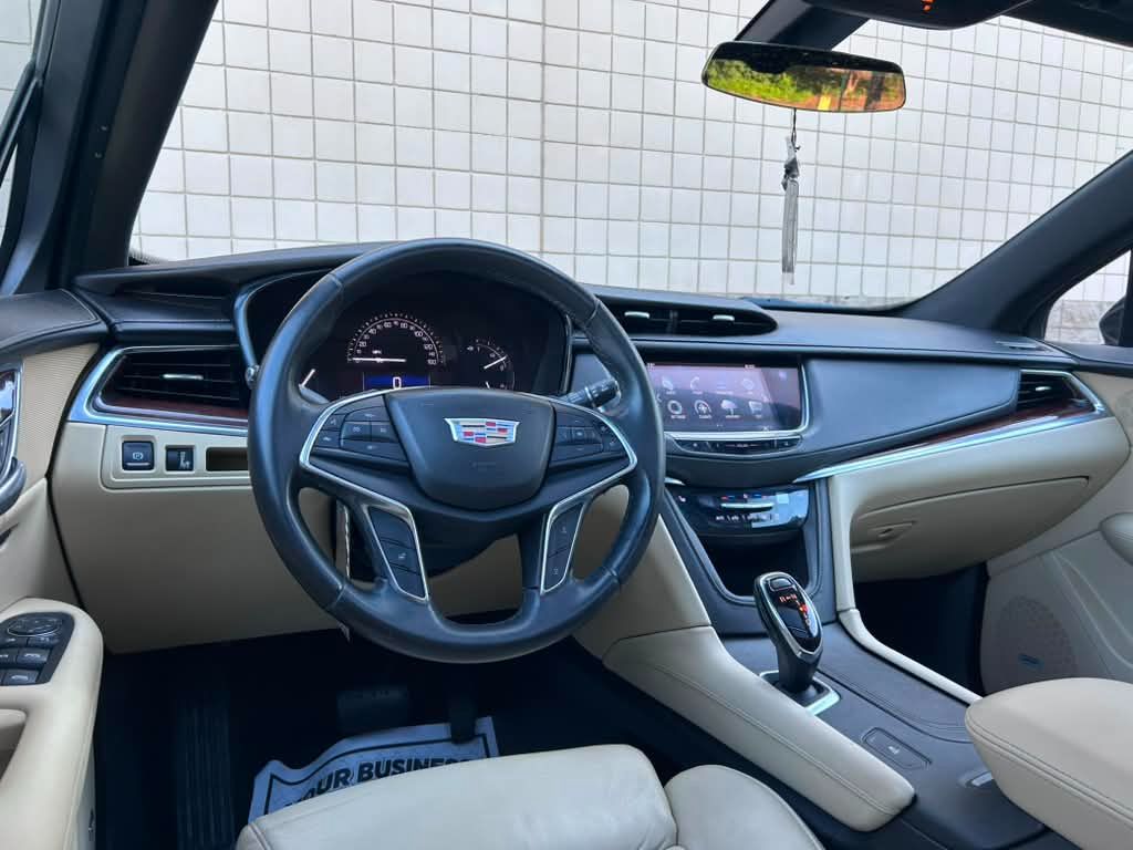 2017 Cadillac XT5 - $13,000