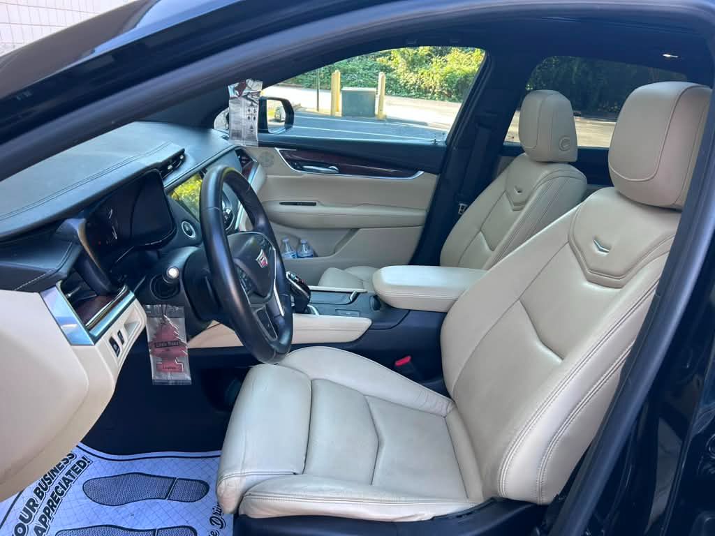 2017 Cadillac XT5 - $13,000