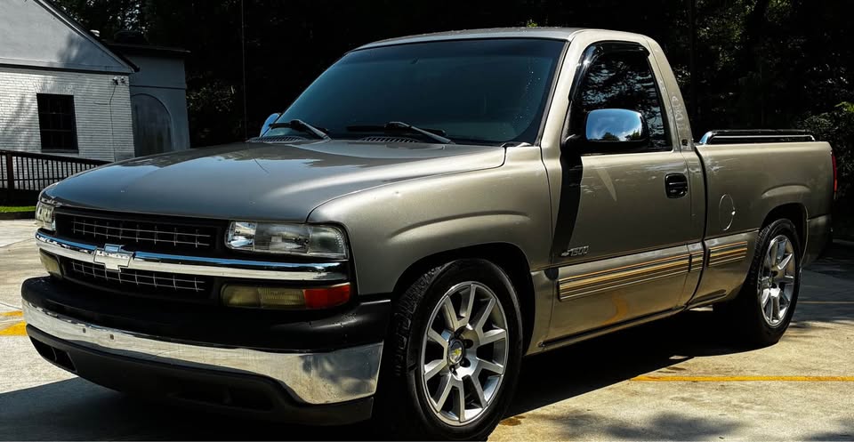 2001 Chevrolet S-10 Pickup - $9,999