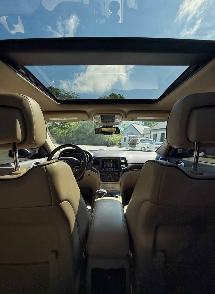 2014 Jeep Grand Cherokee Overland photo