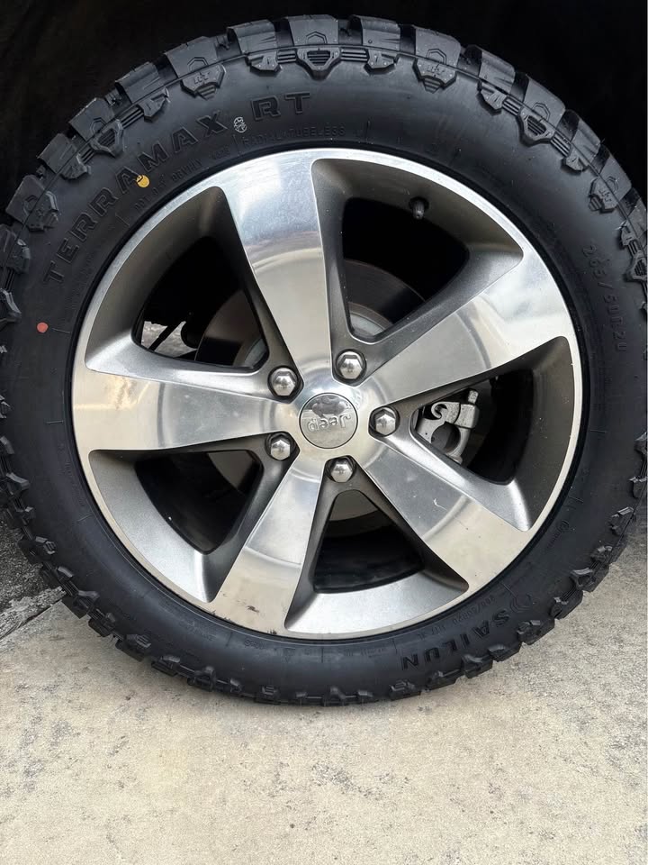 2015 Jeep Cherokee - $12,999