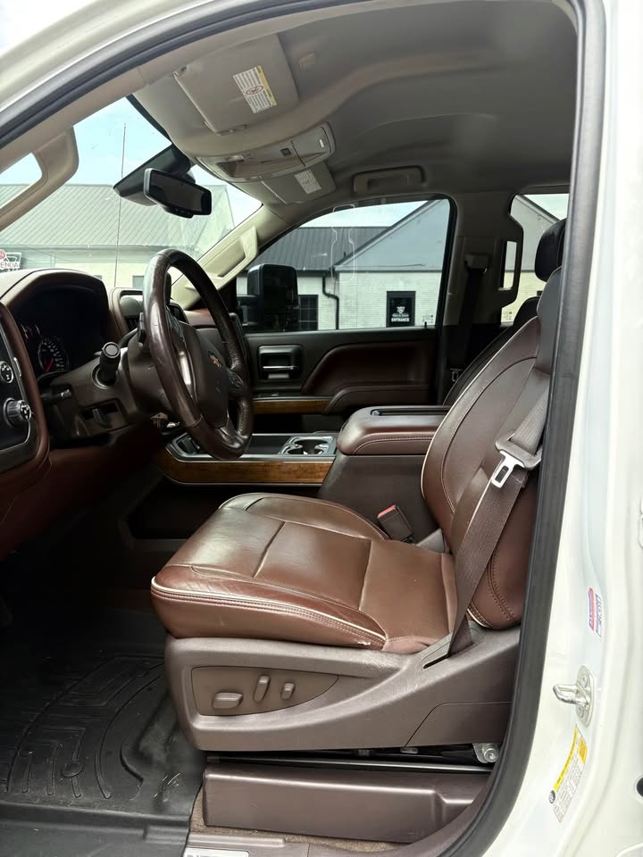 2016 Chevrolet Silverado 2500 - $28,999