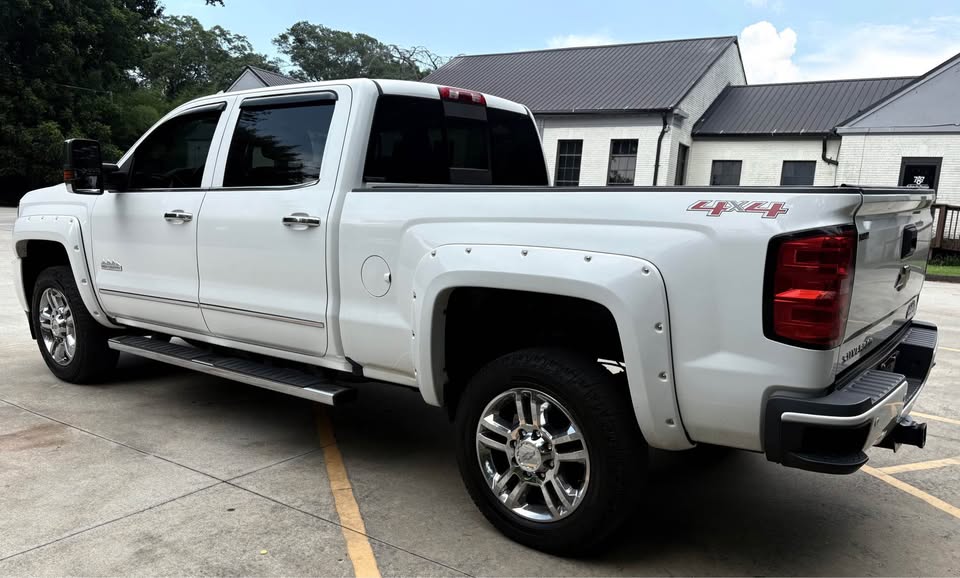 2016 Chevrolet Silverado 2500 - $28,999