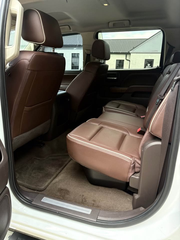 2016 Chevrolet Silverado 2500 - $28,999