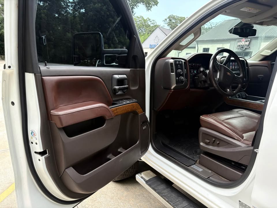 2016 Chevrolet Silverado 2500 - $28,999