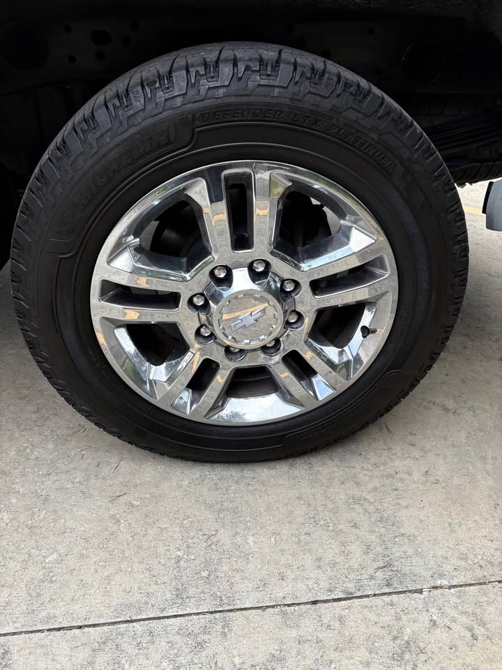 2016 Chevrolet Silverado 2500 - $28,999