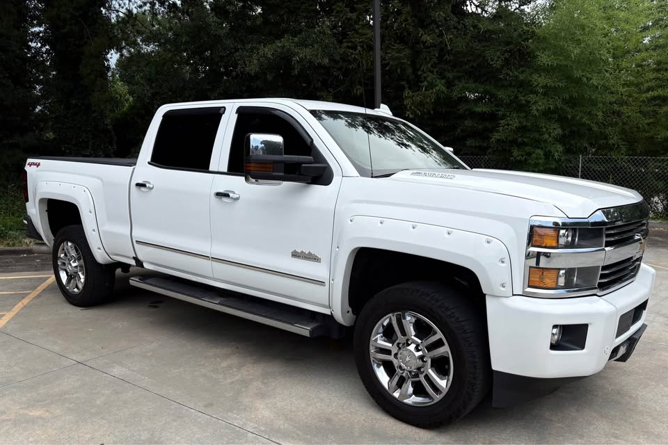 2016 Chevrolet Silverado 2500 - $28,999