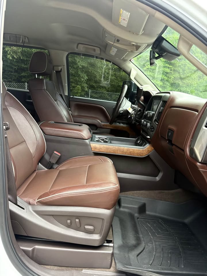 2016 Chevrolet Silverado 2500 - $28,999