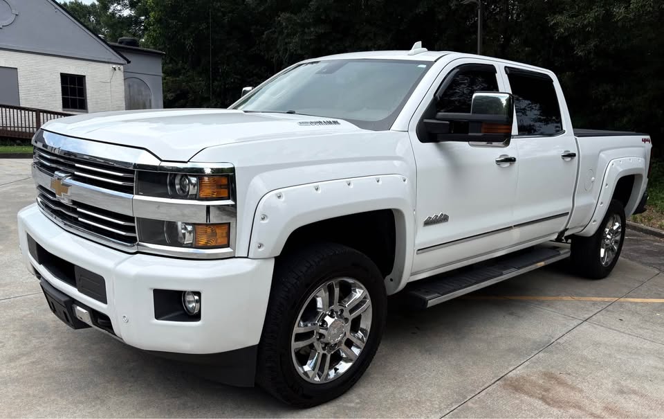 2016 Chevrolet Silverado 2500 - $28,999
