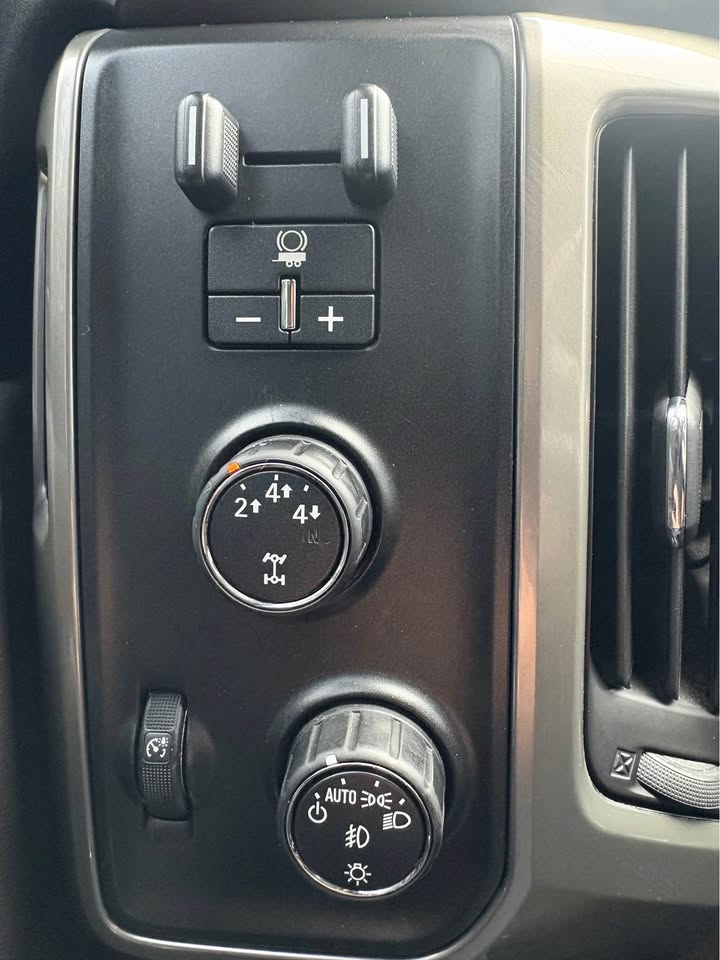 2016 Chevrolet Silverado 2500 - $28,999