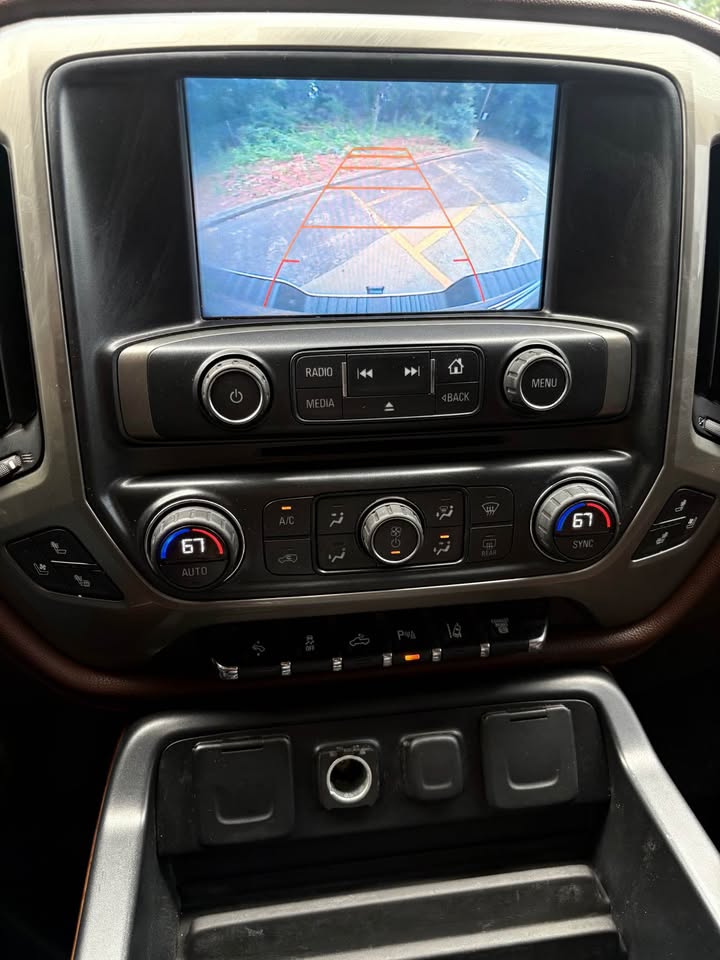 2016 Chevrolet Silverado 2500 - $28,999
