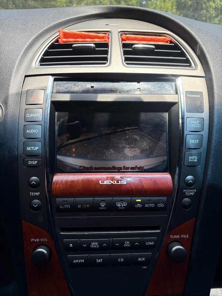 2010 Lexus ES - $8,600