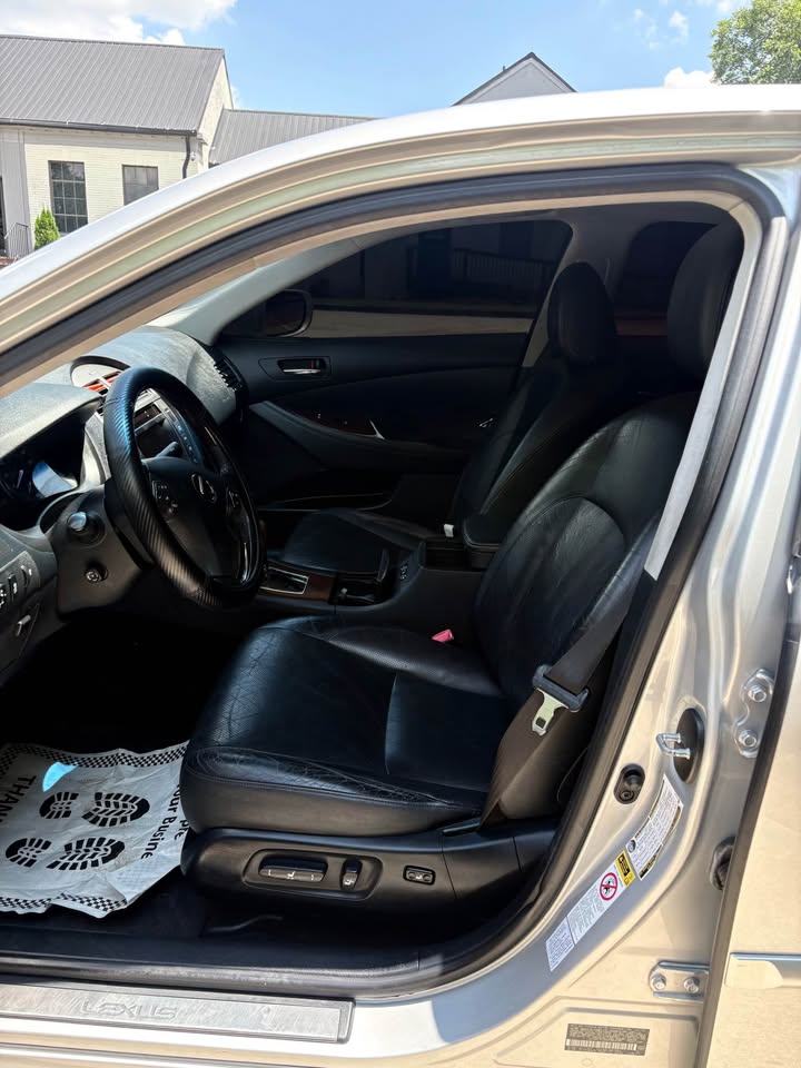 2010 Lexus ES - $8,600