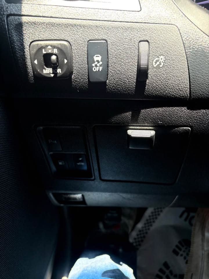 2010 Lexus ES - $8,600