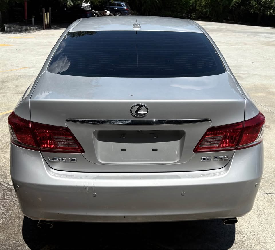2010 Lexus ES - $8,600