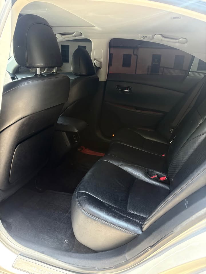 2010 Lexus ES - $8,600