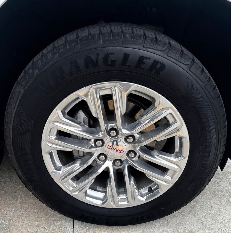 2023 GMC Yukon - $35,400