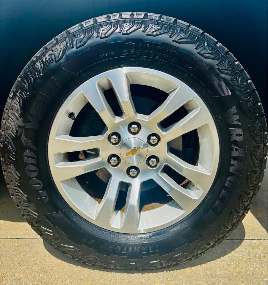 2014 Chevrolet Silverado - $13,500