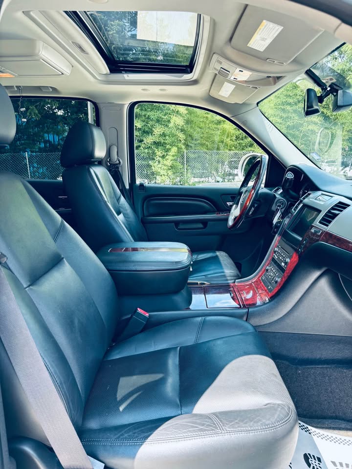2011 Cadillac Escalade - $7,999