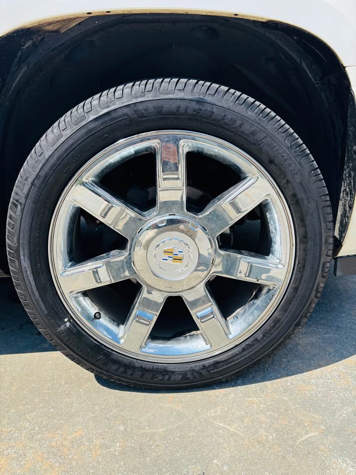 2011 Cadillac Escalade - $7,999