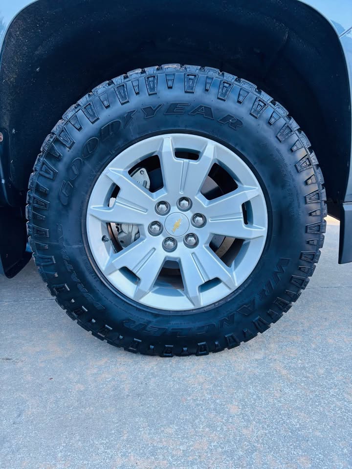 2016 Chevrolet Colorado - $11,999