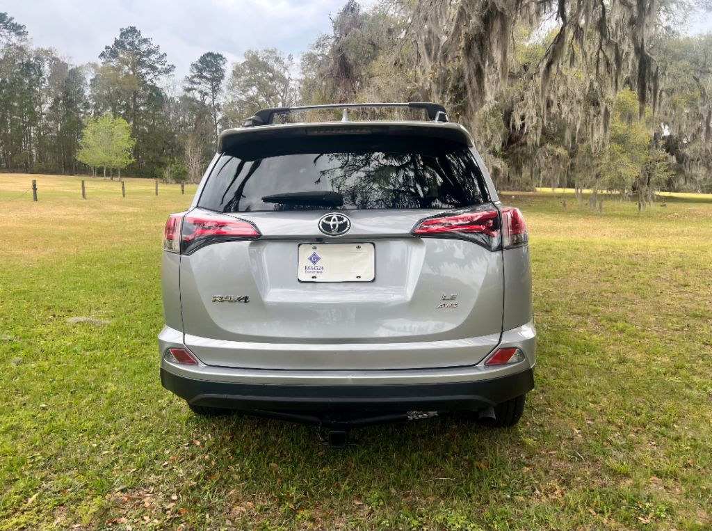 2018 Toyota RAV4 LE photo